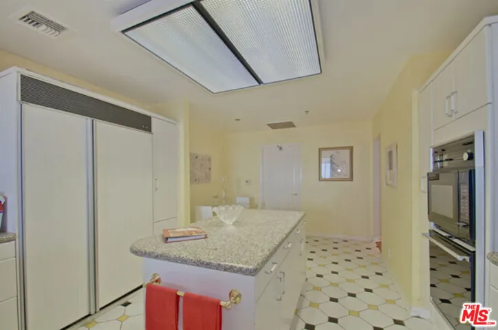 10724 Wilshire Boulevard 1001, Los Angeles, California 90024