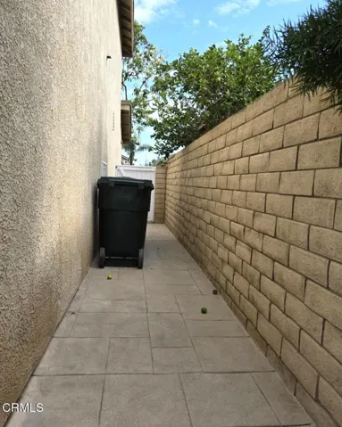 SIDE PATIO
