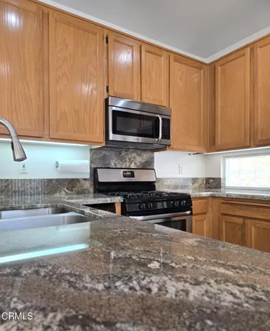BEAUTIFUL GRANITE COUNTERS