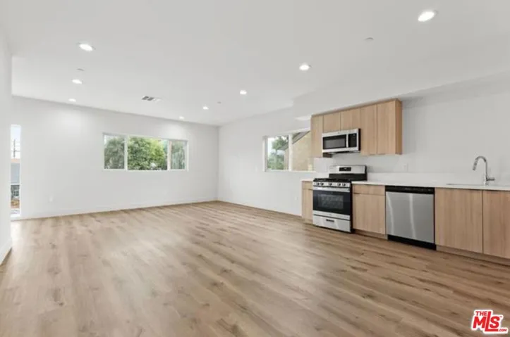 6937 Simpson Avenue 1/2, Los Angeles, California 91605