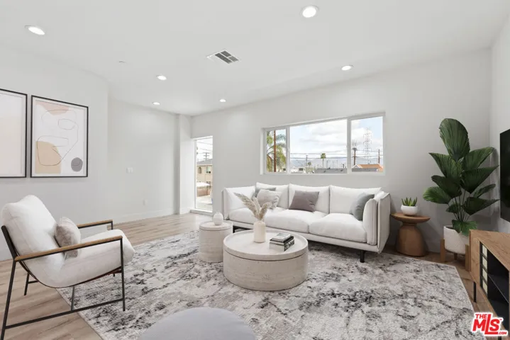 6937 Simpson Avenue 1/2, Los Angeles, California 91605