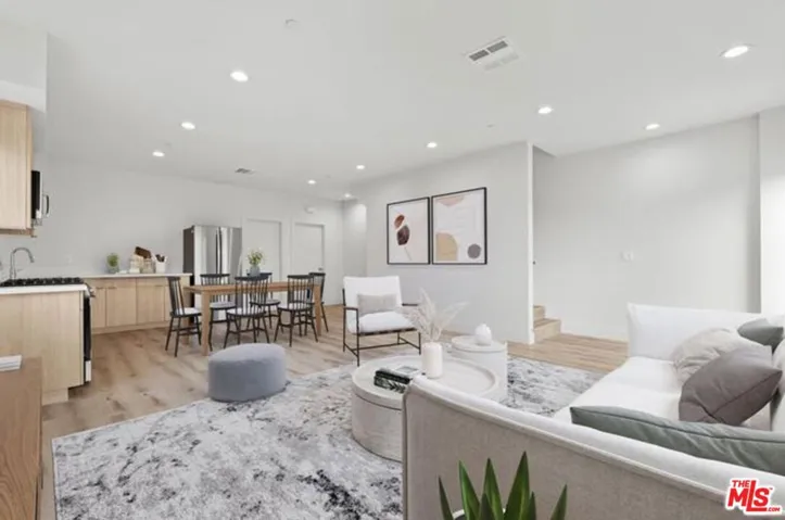 6937 Simpson Avenue 1/2, Los Angeles, California 91605