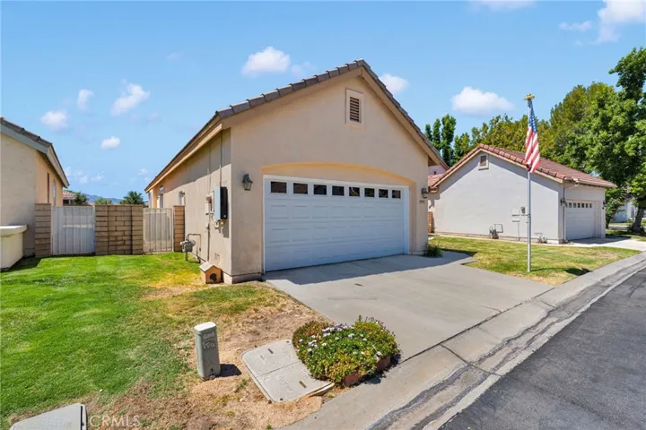 19591 Rolling Green, Apple Valley, California 92308