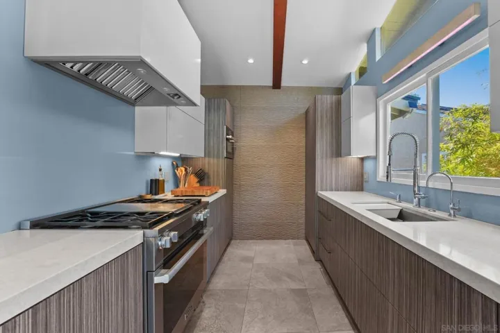 1105 Kelton, San Diego, California 92114