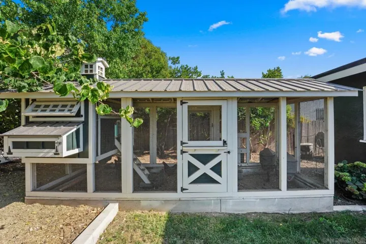 1105 Kelton, San Diego, California 92114