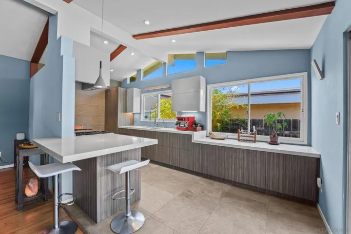 1105 Kelton, San Diego, California 92114