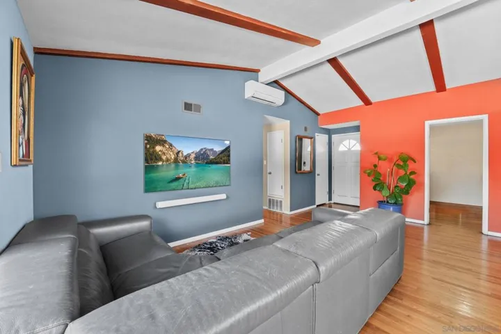 1105 Kelton, San Diego, California 92114