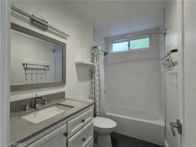 7049 Semrad Road, West Hills, California 91307