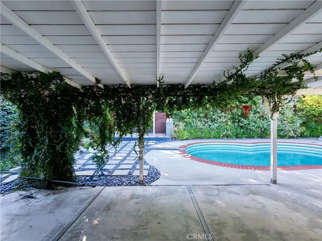 7049 Semrad Road, West Hills, California 91307