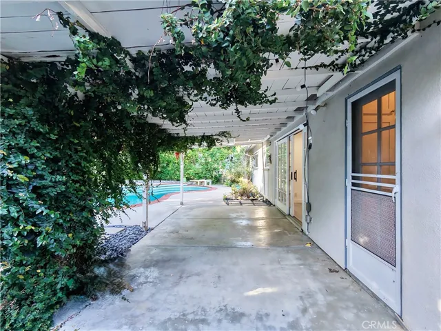 7049 Semrad Road, West Hills, California 91307