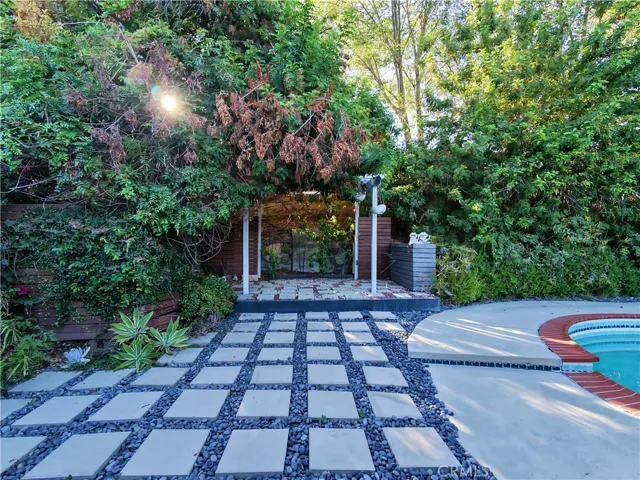 7049 Semrad Road, West Hills, California 91307