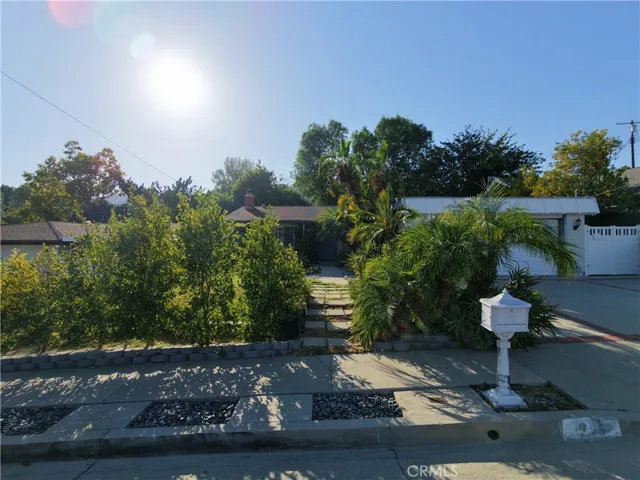 7049 Semrad Road, West Hills, California 91307
