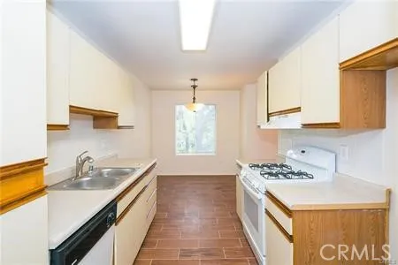 700 W La Veta Avenue R6, Orange, California 92868