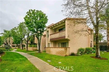 700 W La Veta Avenue R6, Orange, California 92868