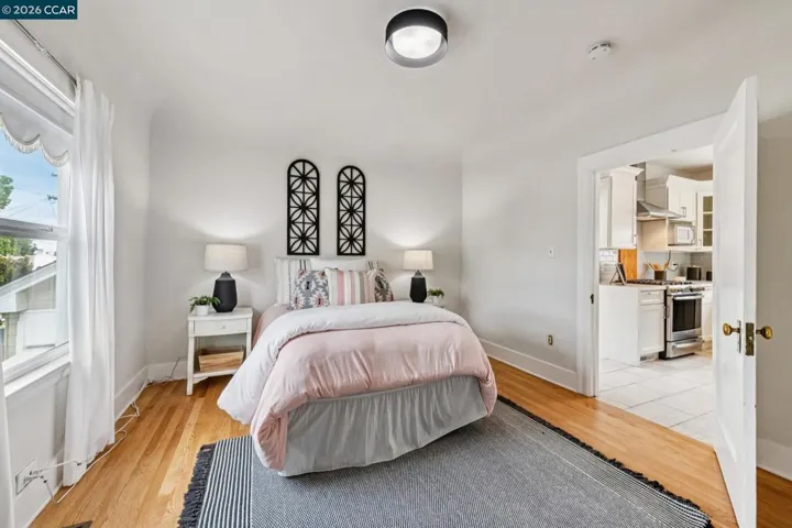 3277 School St, Oakland, California 94602