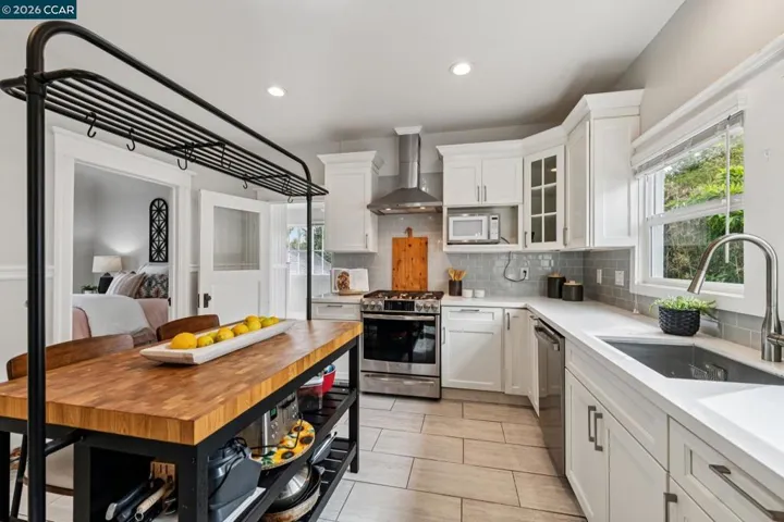 3277 School St, Oakland, California 94602