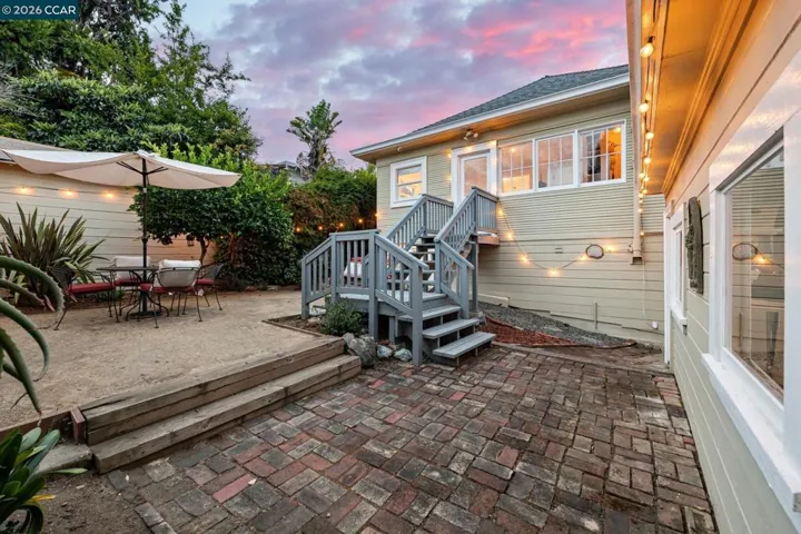 3277 School St, Oakland, California 94602