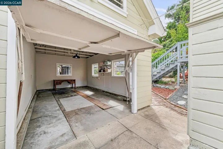 3277 School St, Oakland, California 94602