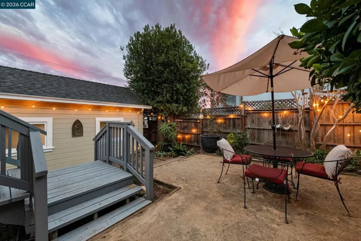 3277 School St, Oakland, California 94602