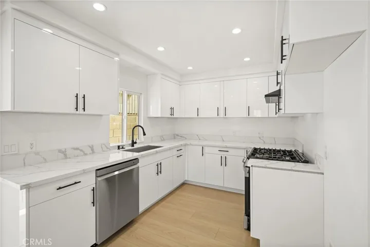 7010 Lennox Avenue C, Van Nuys, California 91405