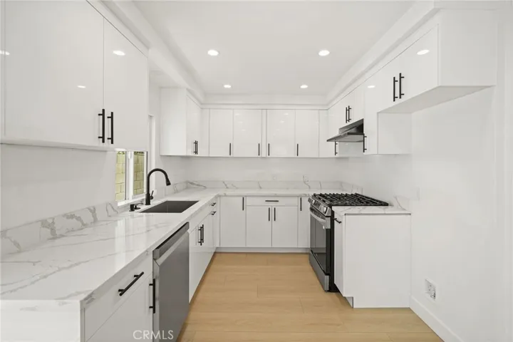 7010 Lennox Avenue C, Van Nuys, California 91405