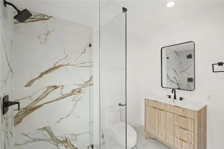 7010 Lennox Avenue C, Van Nuys, California 91405