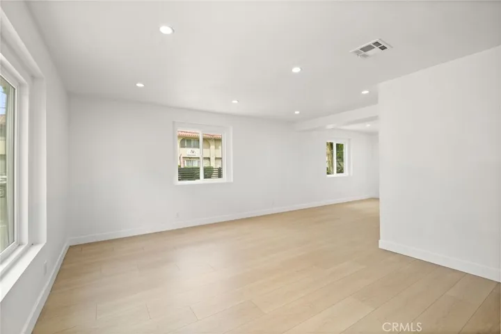 7010 Lennox Avenue C, Van Nuys, California 91405