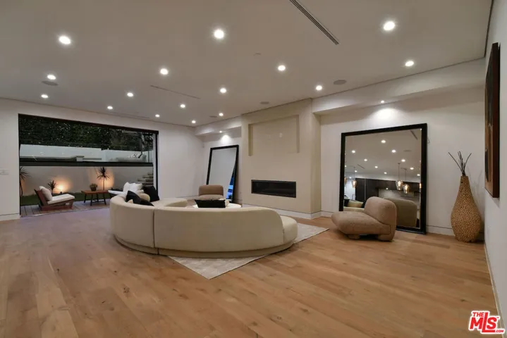 4233 Costello Avenue, Sherman Oaks, California 91423