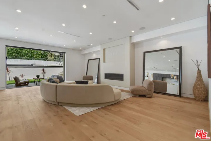 4233 Costello Avenue, Sherman Oaks, California 91423