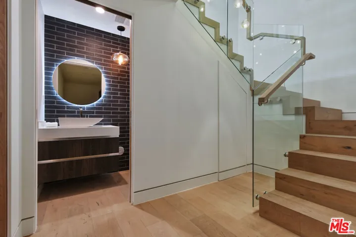 4233 Costello Avenue, Sherman Oaks, California 91423
