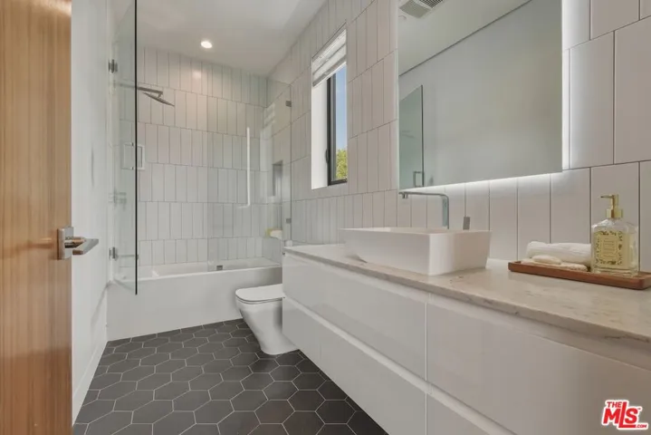 4233 Costello Avenue, Sherman Oaks, California 91423
