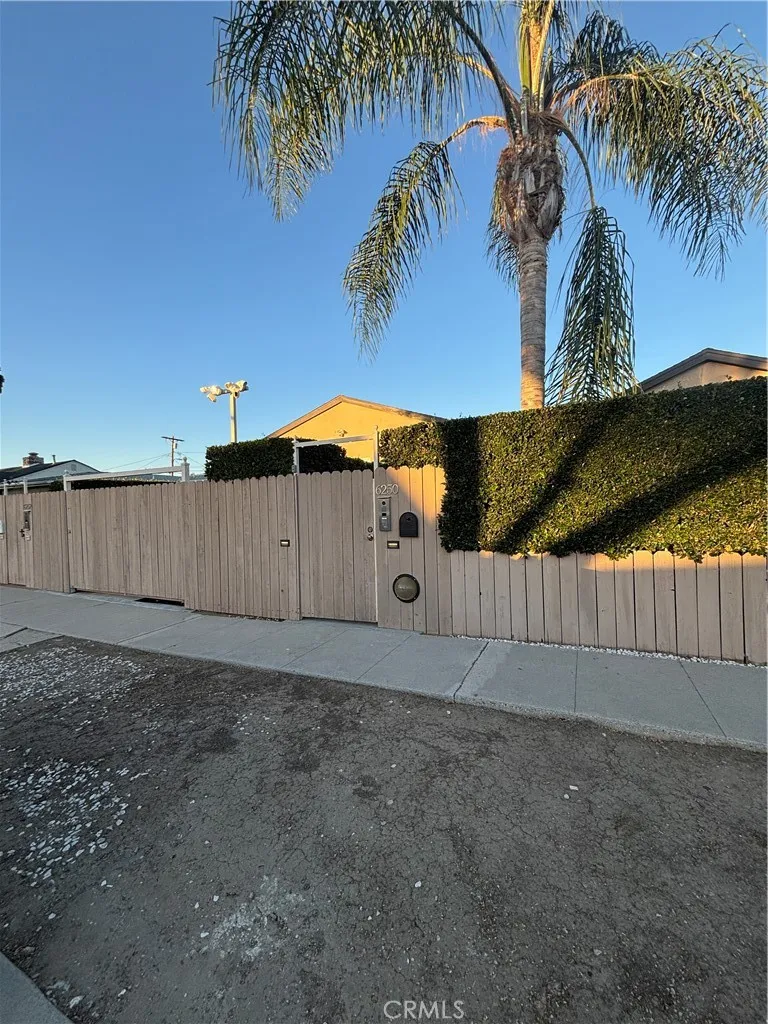 6250 Aura Ave