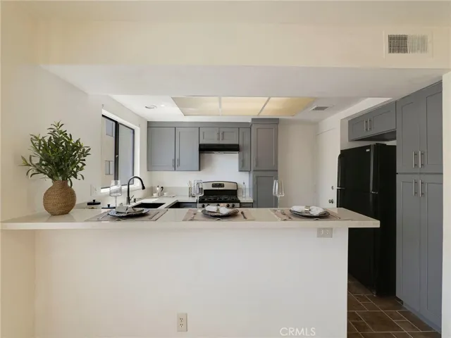 18954 Sherman Way 9, Reseda, California 91335