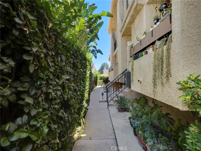 Walkway to unit