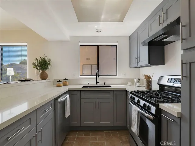 18954 Sherman Way 9, Reseda, California 91335