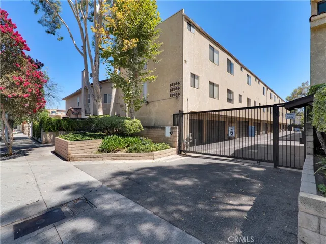 18954 Sherman Way 9, Reseda, California 91335