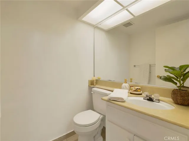 18954 Sherman Way 9, Reseda, California 91335