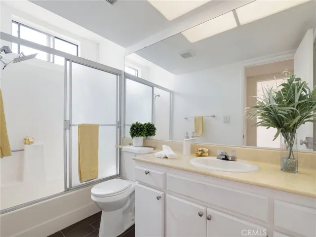 18954 Sherman Way 9, Reseda, California 91335