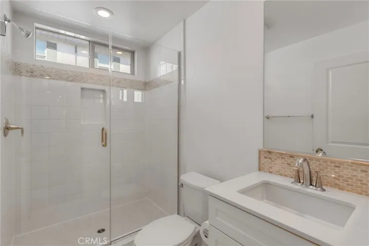 2nd Bath - 2nd Level off Kitchen/Dining Area