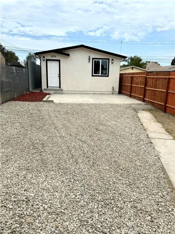 8733 Beach, Los Angeles, California 90002