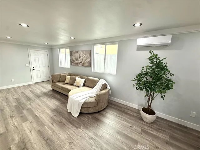 8733 Beach, Los Angeles, California 90002