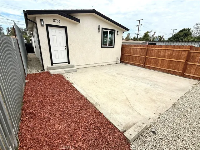 8733 Beach, Los Angeles, California 90002
