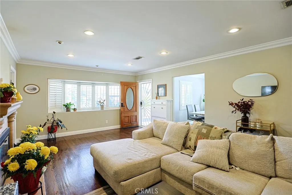 313 E 11th