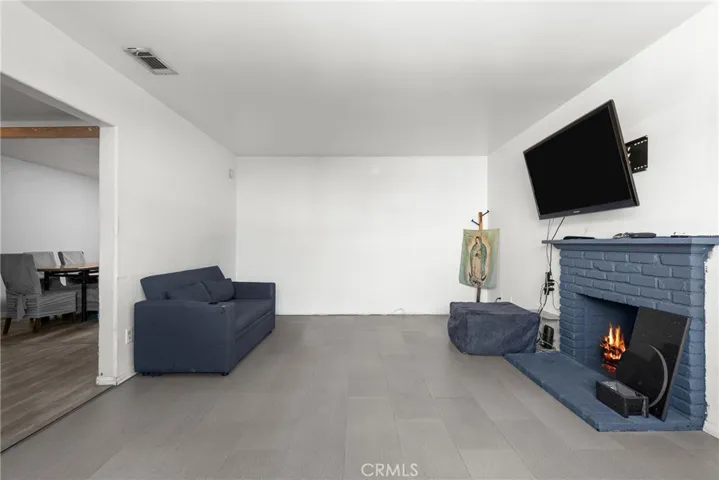 11924 Chadron Avenue, San Fernando, California 91340 — photo 4