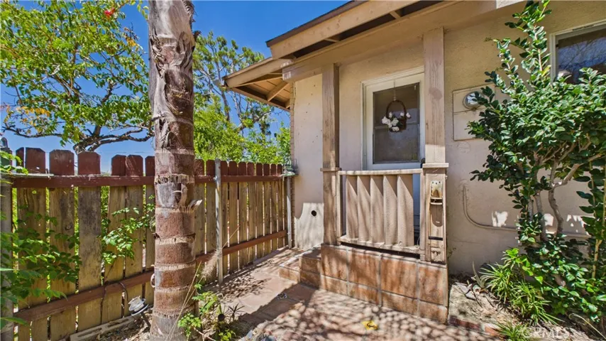 Side entrance door