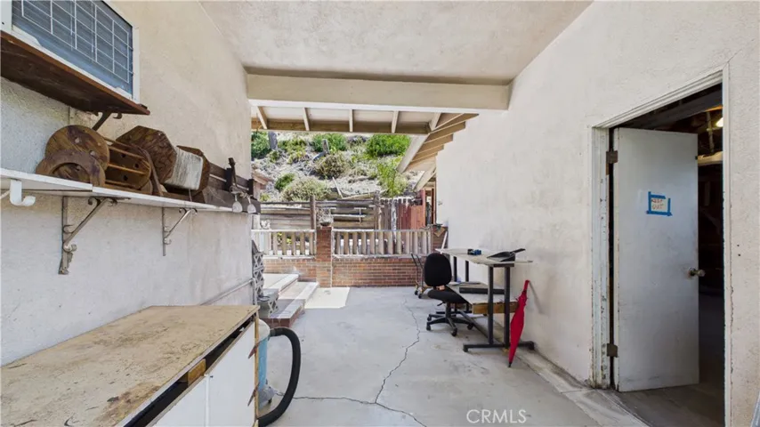 Breeze way to garage