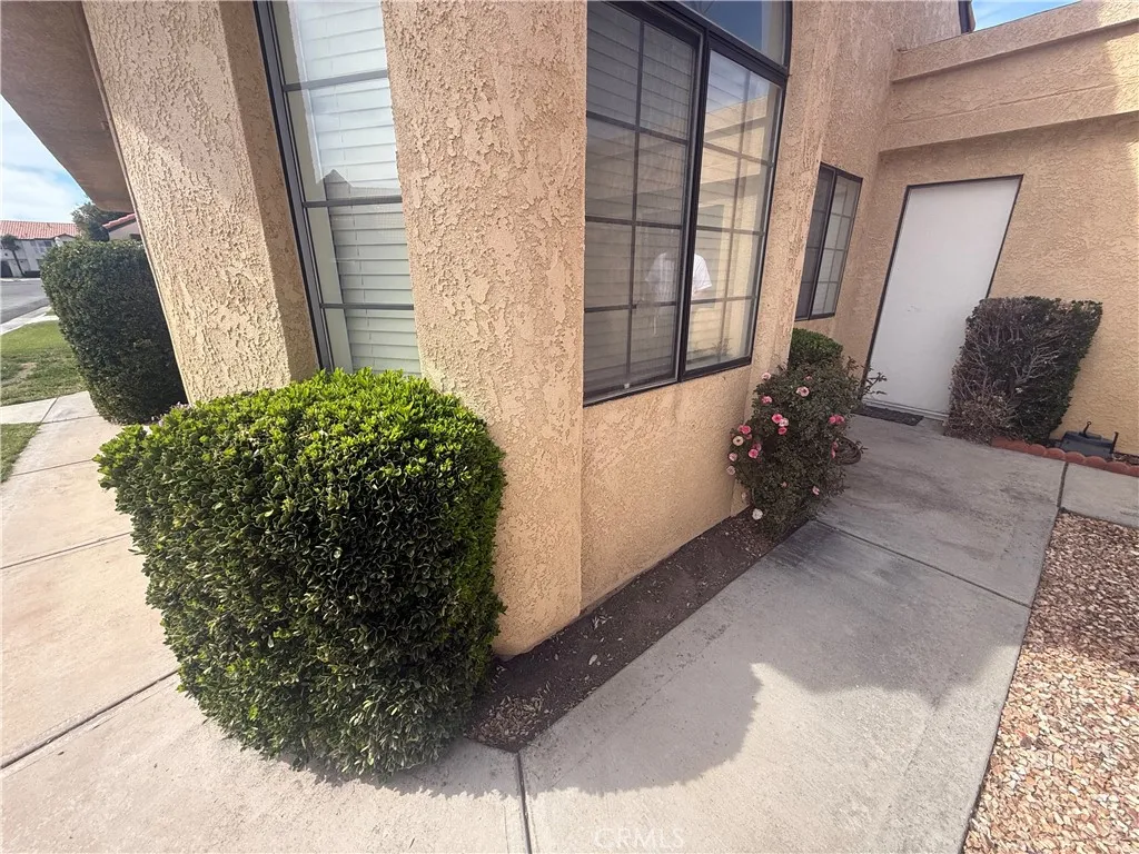 11620 Pepper, Apple Valley, California 92308 — photo 4