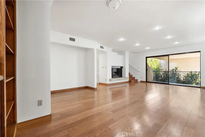 7137 Shoup 39, West Hills, California 91307