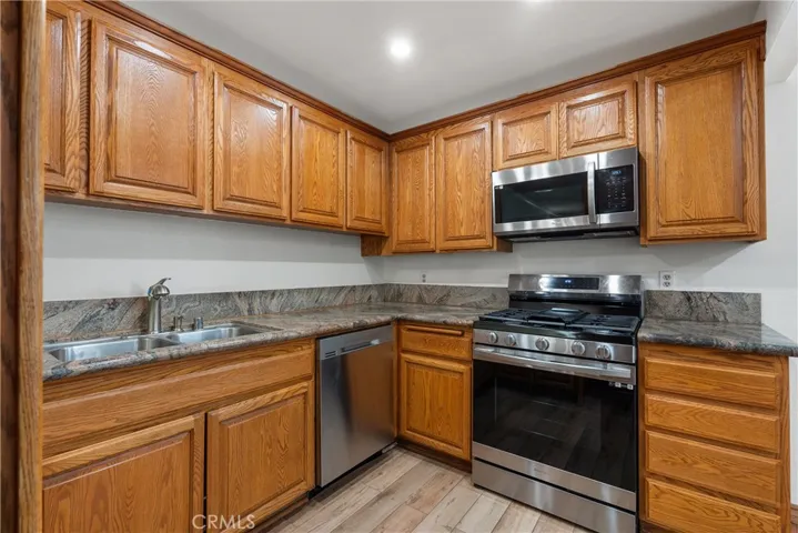 7137 Shoup 39, West Hills, California 91307