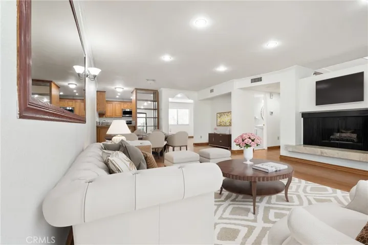 7137 Shoup 39, West Hills, California 91307